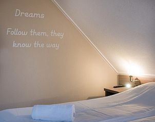 Inspirierender Wandtext im Schlafzimmer der Villa 3, Ferienhaus De Koog, Texel.