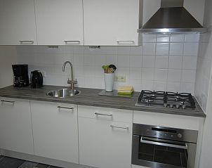 Ruime douche in Vakantiehuis 2, De Koog, Texel biedt comfort en ontspanning na een dag op Texel.