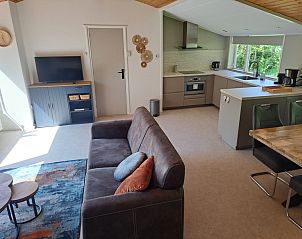 Moderne keuken in vakantiehuis Hoog Koog 10, Bungalowpark Hoog Koog, De Koog, Texel, Waddeneilanden.