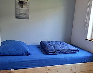Eenpersoonsbed in een knusse kamer van vakantiehuis Hoog Koog 10, Bungalowpark Hoog Koog, De Koog, Texel.