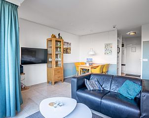 Moderne zithoek met televisie in Appartement Juliana 068 Eiland en Zeezicht, De Koog, Texel.