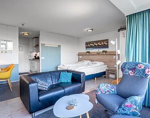 Open leefruimte met slaapgedeelte in Appartement Juliana 068 Eiland en Zeezicht, De Koog, Texel.