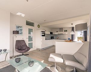 Stijlvolle zithoek en keuken in Appartement Juliana 132 Eilandzicht, De Koog, Texel, ideaal voor een ontspannen verblijf.