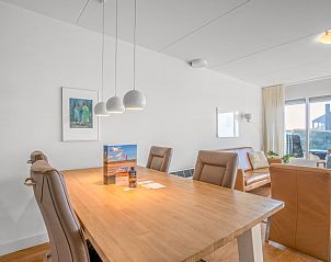 Stijlvolle keuken in Appartement Juliana 052 Eiland en Zeezicht, De Koog, Texel met moderne apparatuur.