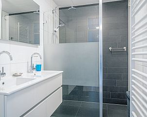 Balkon met uitzicht op de duinen en zee bij Appartement Juliana 052 Eiland en Zeezicht, De Koog, Texel.