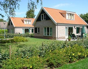 Cozy vacation homes in De Koog, Texel, Wadden Islands, ideal for a relaxing stay.