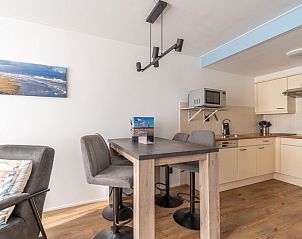 Moderne keuken in Appartement Juliana 076 Eilandzicht, De Koog, Texel voorzien van alle gemakken.