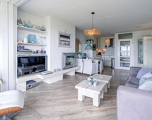 Open woonkamer van Appartement Juliana 106 Zeezicht in De Koog, Texel met gezellige inrichting en zeezicht.