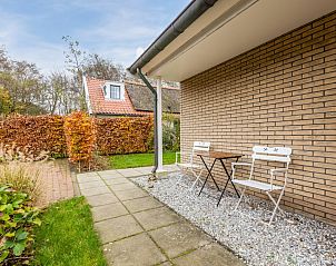 Geniet van het terras bij T6B Comfort bungalow in De Koog, Texel, omringd door natuur en rust op de Waddeneilanden.