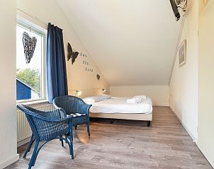 Vooraanzicht van Beach Park Texel 4-persoons villa 4BL in De Koog, Texel met ruime tuin.