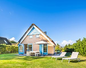 Geniet van de T6AM Comfort bungalow in De Koog, Texel, met zonnig terras en groene tuin, ideaal voor een ontspannen vakantie op de Waddeneilanden.