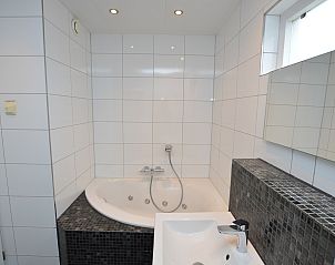 Tweede slaapkamer met twee eenpersoonsbedden in Vakantiehuis Stappeland 169, De Koog, Texel.