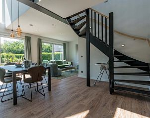 Stijlvolle binnenruimte van vakantiehuis 36 - 12 Bonte Specht in De Koog, Texel, met moderne inrichting.