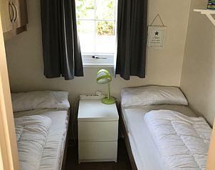 Tweede slaapkamer met eenpersoonsbedden in Chalet Bregkoog 255, De Koog, Texel.