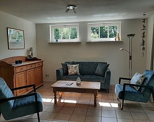 Gezellige woonkamer van Pauwenhof Texel in De Koog met comfortabele zitplaatsen.