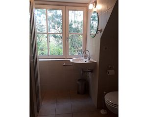 Luxe badkamer met veel licht in Pauwenhof Texel, De Koog.