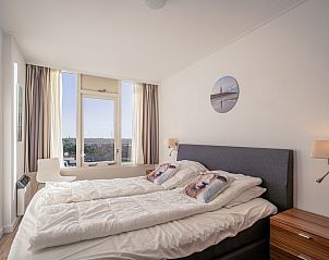 Comfortabele slaapkamer in Appartement Juliana 124 Eilandzicht, De Koog, Texel met uitzicht op de omgeving.