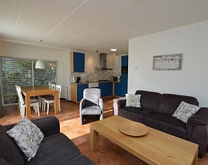 Offener Wohn- und Essbereich im Ferienhaus 7G, De Koog, Texel mit moderner Kche und gemtlicher Atmosphre.