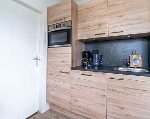 Volledig uitgeruste keuken in Appartement Anna 224, De Koog, Texel ideaal voor zelfvoorzienende vakanties.