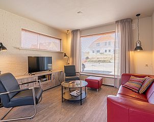 Stijlvolle zithoek in vakantiehuis De Zandduyn, De Koog, Texel, met moderne meubels en veel natuurlijk licht.