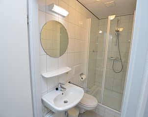 Tweede badkamer met douche in Vakantiehuis Stappeland 168, De Koog, Texel.