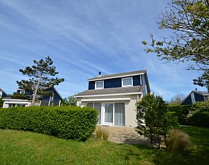 Voorzijde van Vakantiehuis Stappeland 168 met tuin in De Koog, Texel.