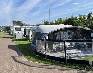 Ruime kampeerplaatsen op Camping Coogherveld Texel in De Koog, met moderne voorzieningen voor een comfortabel verblijf.