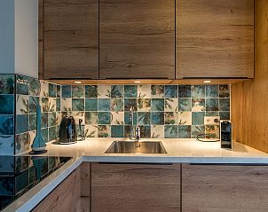 Gedetailleerde keukenafwerking in vakantiehuis 16 - Zeebries in De Koog, Texel op de Waddeneilanden.