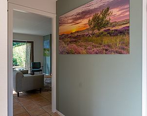 Ingang van vakantiehuis 16 - Zeebries in De Koog, Texel met kunstwerk op de Waddeneilanden.