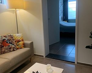 Intime Sitzecke im Familienbungalow, De Koog, Texel mit Zugang zum Schlafzimmer.