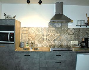 Praktische Kche im Familienbungalow, De Koog, Texel mit Mikrowelle und Kaffeemaschine.