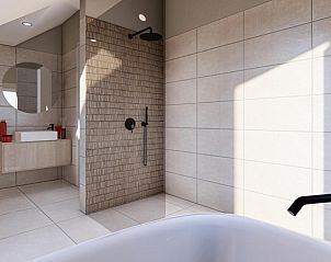 Modernes Badezimmer mit begehbarer Dusche in Duinvilla Wellness 6, Ferienhaus in De Koog, Texel.