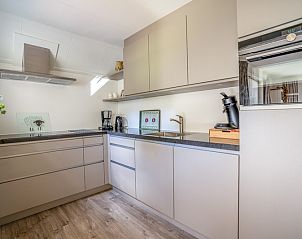 Moderne Kche im Ferienhaus Kamperfoelie 91, De Koog, Texel, komplett ausgestattet mit Gerten.