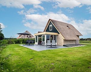 Landhuis vakantiehuis in De Koog, Texel met ruime veranda en moderne faciliteiten.