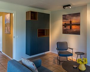 Gezellige zithoek in Zilte Bries vakantiehuis, De Koog, Texel, met moderne inrichting.