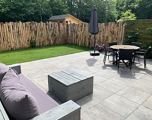 Moderne en schone toiletvoorziening in Stormvogel, een vakantiehuis in De Koog, Texel, met een minimalistische uitstraling.