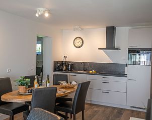 Moderne keuken in Bungalow 2, De Koog, Texel, ideaal vakantiehuis op de Waddeneilanden voor zelfvoorziening.