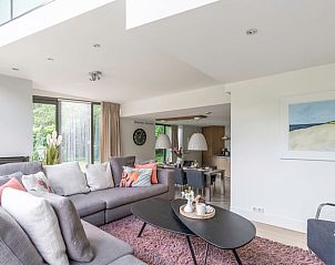 Stilvolle Einrichtung des Ferienhauses in De Koog, Texel, mit modernem Dekor und viel Licht, ideal fr einen komfortablen Aufenthalt.