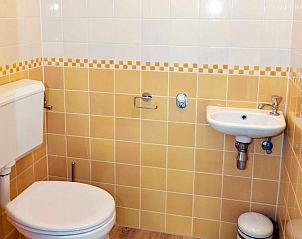 Buitenzijde van 't Mienthuis, De Koog, Texel. Vakantiehuis met groene omgeving en ruime tuin op de Waddeneilanden.