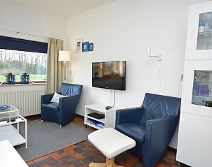 Comfortabele woonkamer met uitzicht bij Orchismient 18 klein, De Koog, Texel.