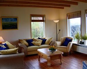 Gezellige woonkamer van Texel Villa Duinzicht, vakantiehuis in De Koog, Texel, met comfortabele zithoek.