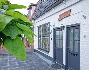 Ingang van vakantiewoning Schoonoord op Texel, sfeervol gelegen in Den Burg.
