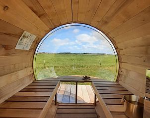 Unieke sauna-ervaring met uitzicht op Texelse velden bij Huisje in Den Burg, Texel.