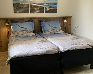 Functionele badkamer in familie Smit vakantiehuis, Den Burg, Texel, met modern sanitair en praktische indeling.