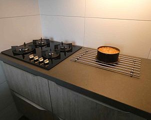 Gasfornuis in de keuken van NH198 vakantiehuis Den Burg Texel.