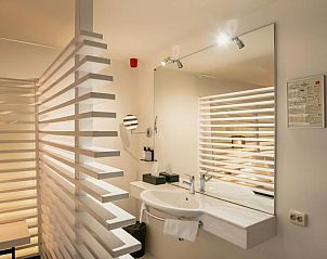 Stijlvolle badkamer Nobel Hotel in Ballum, Ameland, vakantie appartement met moderne voorzieningen op de Waddeneilanden.