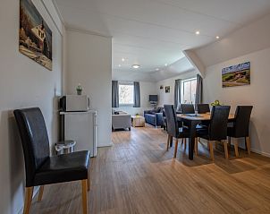 Ruime eet- en woonkamer in Appartement Boerderij Irene, vakantiehuis in Den Burg, Texel.