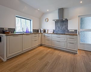 Moderne keuken in Appartement Boerderij Irene, vakantieaccommodatie in Den Burg, Texel.