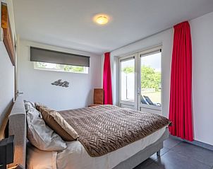 Gezellige slaapkamer in Vakantiehuisje in Den Burg met natuurlijk licht op Texel, Waddeneilanden.