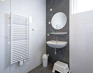 Stijlvolle wastafel in Vakantiehuisje in Den Burg, Texel, Waddeneilanden.